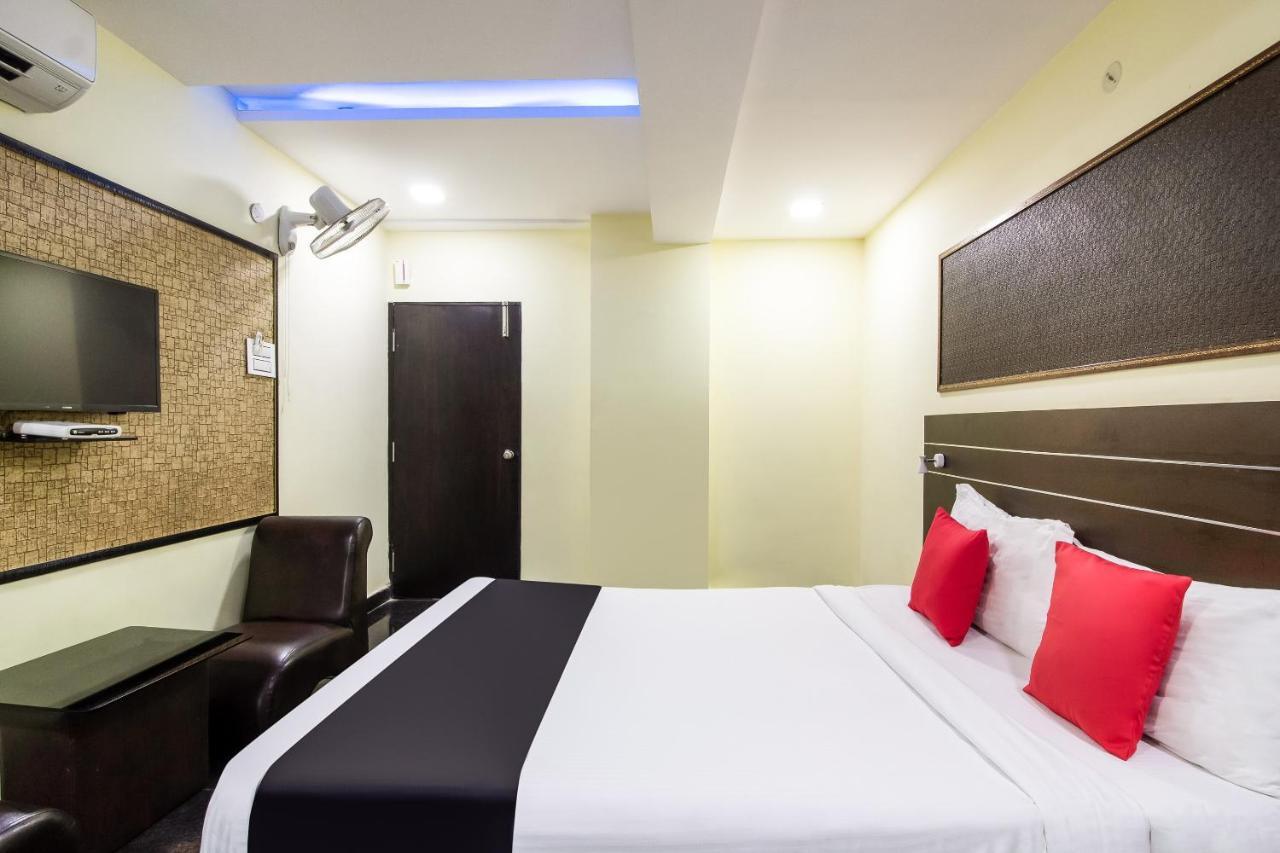 Capital O Sri Navya Grand Near Nexus Hyderabad Hotell Eksteriør bilde