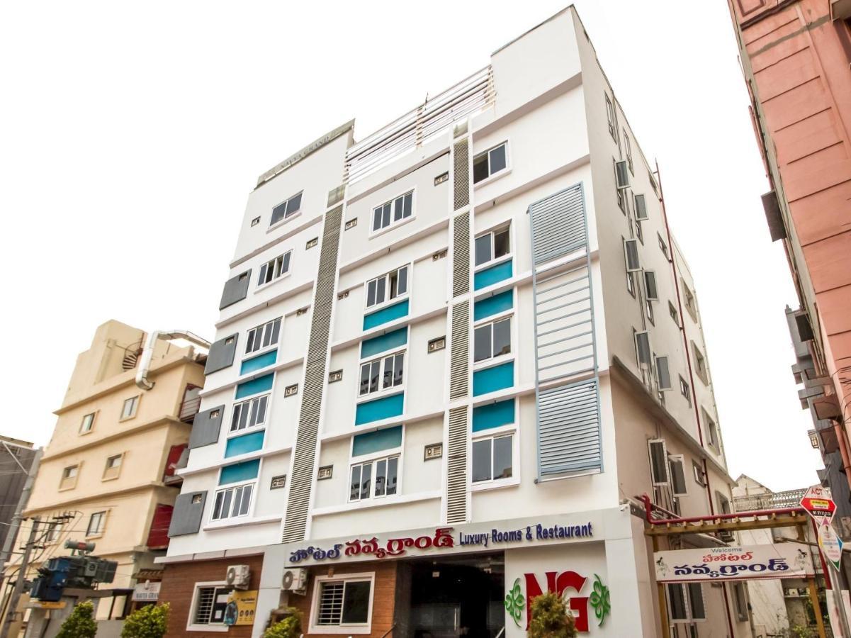 Capital O Sri Navya Grand Near Nexus Hyderabad Hotell Eksteriør bilde