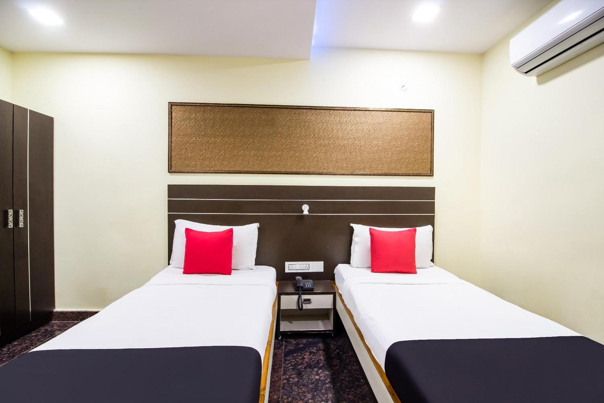 Capital O Sri Navya Grand Near Nexus Hyderabad Hotell Eksteriør bilde
