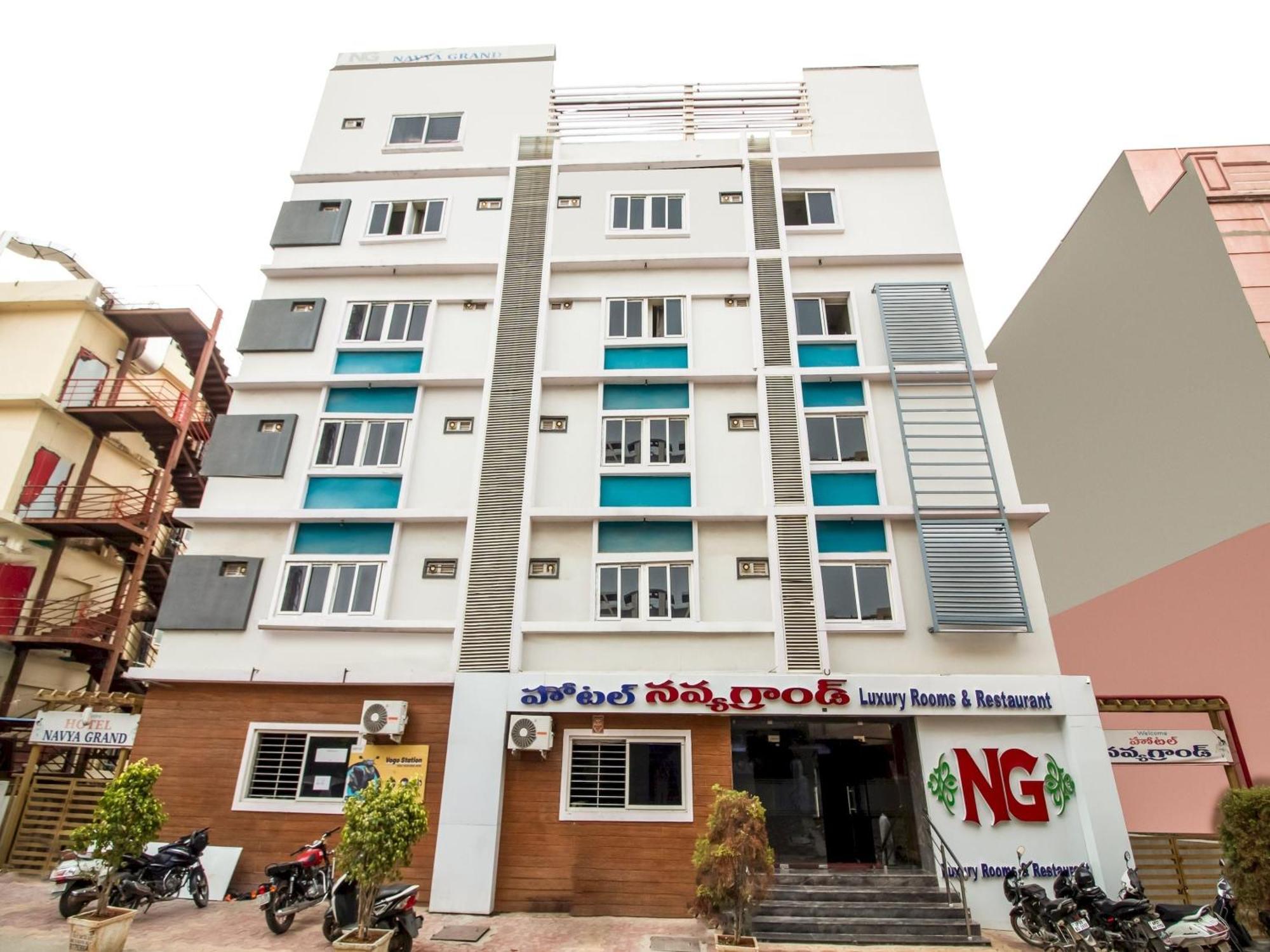 Capital O Sri Navya Grand Near Nexus Hyderabad Hotell Eksteriør bilde